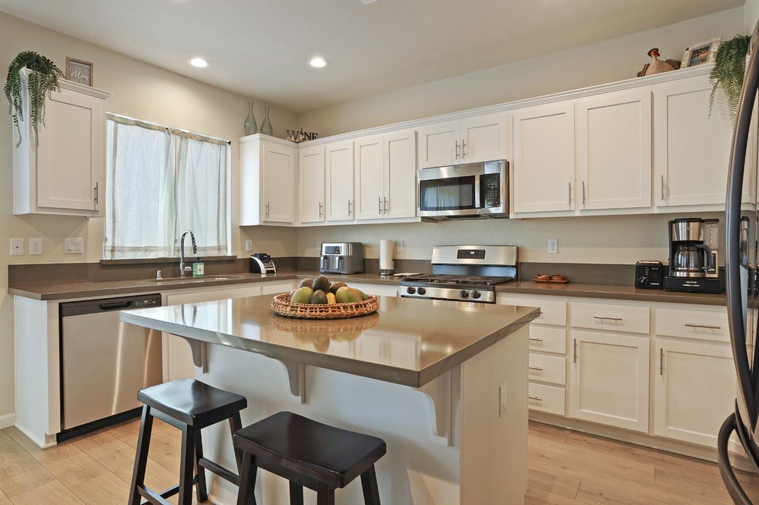 Detail Gallery Image 5 of 39 For 2613 Hawaiian Petrel, Modesto,  CA 95355 - 4 Beds | 2/1 Baths