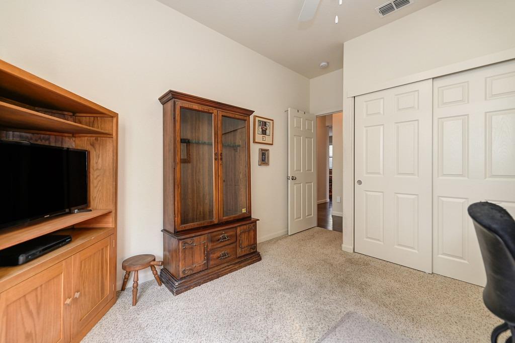 Detail Gallery Image 15 of 22 For 1880 Rezzano Way, Roseville,  CA 95747 - 3 Beds | 2 Baths