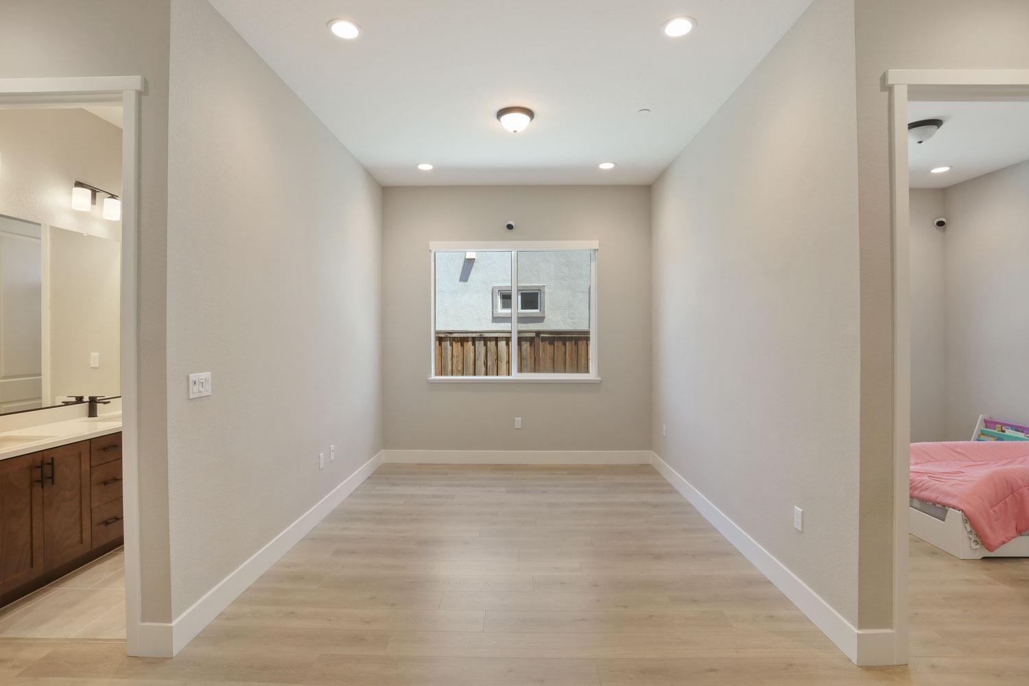 Detail Gallery Image 10 of 65 For 3224 Mulholland Dr, Lathrop,  CA 95330 - 3 Beds | 2/1 Baths