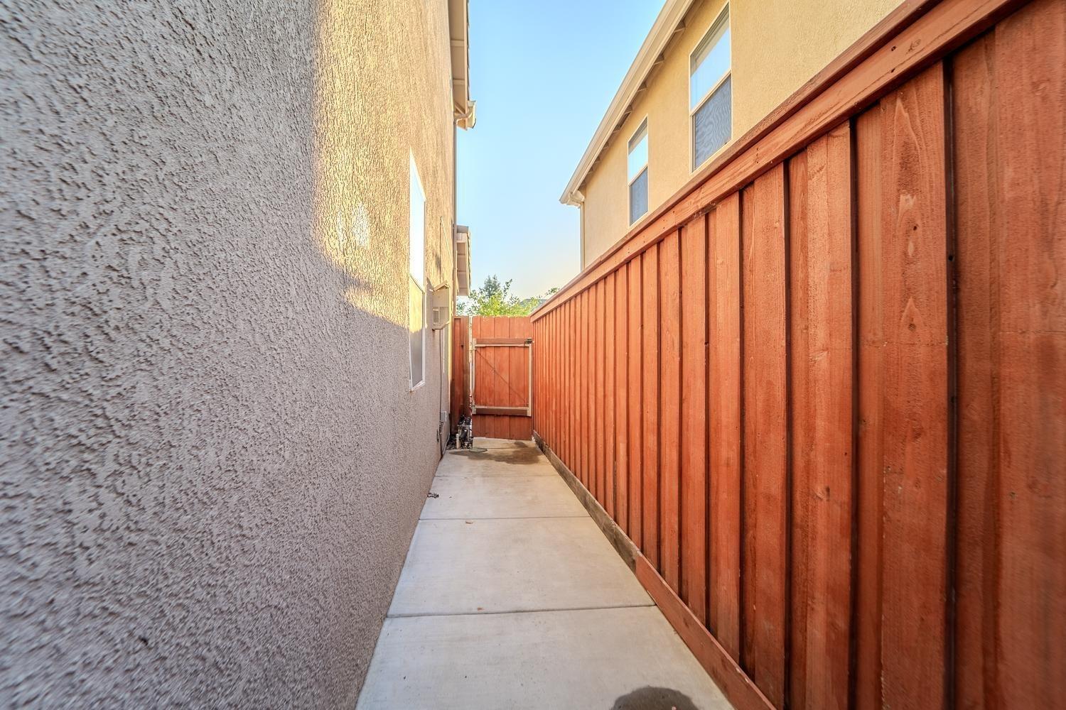 Detail Gallery Image 11 of 37 For 1233 Tori Ln, Yuba City,  CA 95993 - 4 Beds | 3/1 Baths