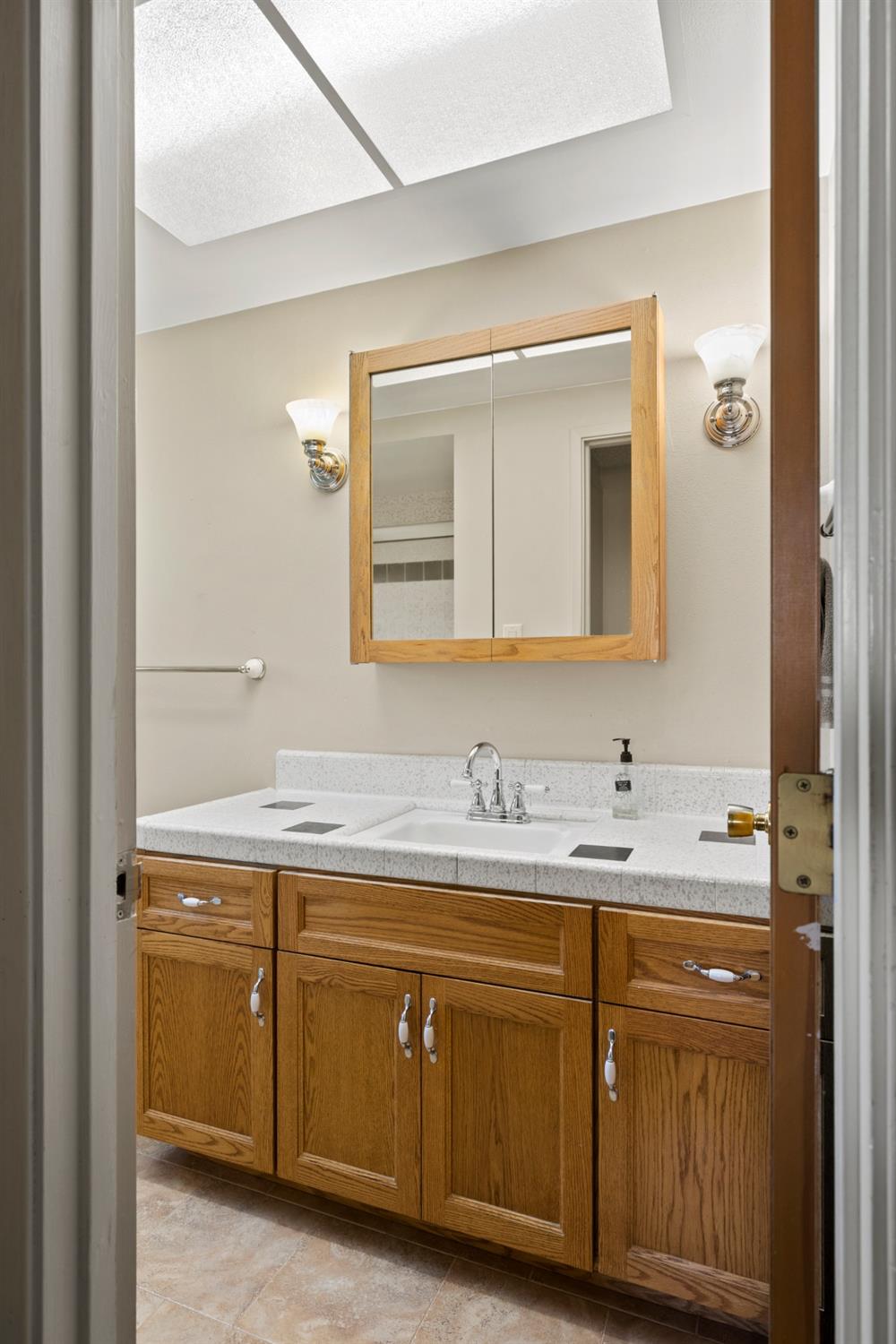 Detail Gallery Image 25 of 39 For 7601 Woodland Ln, Fair Oaks,  CA 95628 - 4 Beds | 2/1 Baths