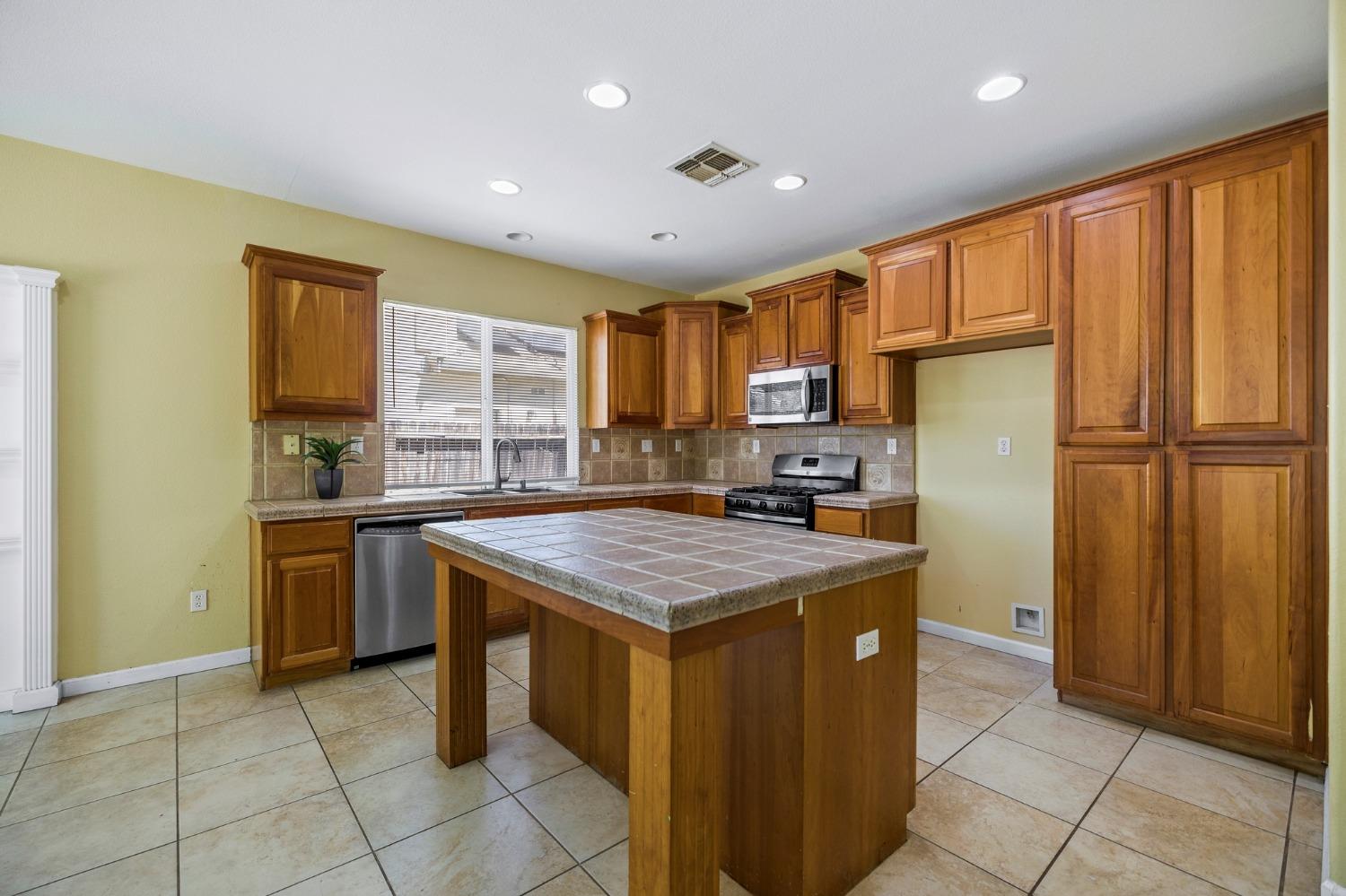 Detail Gallery Image 14 of 42 For 8914 Terracorvo Cir, Stockton,  CA 95212 - 3 Beds | 2 Baths