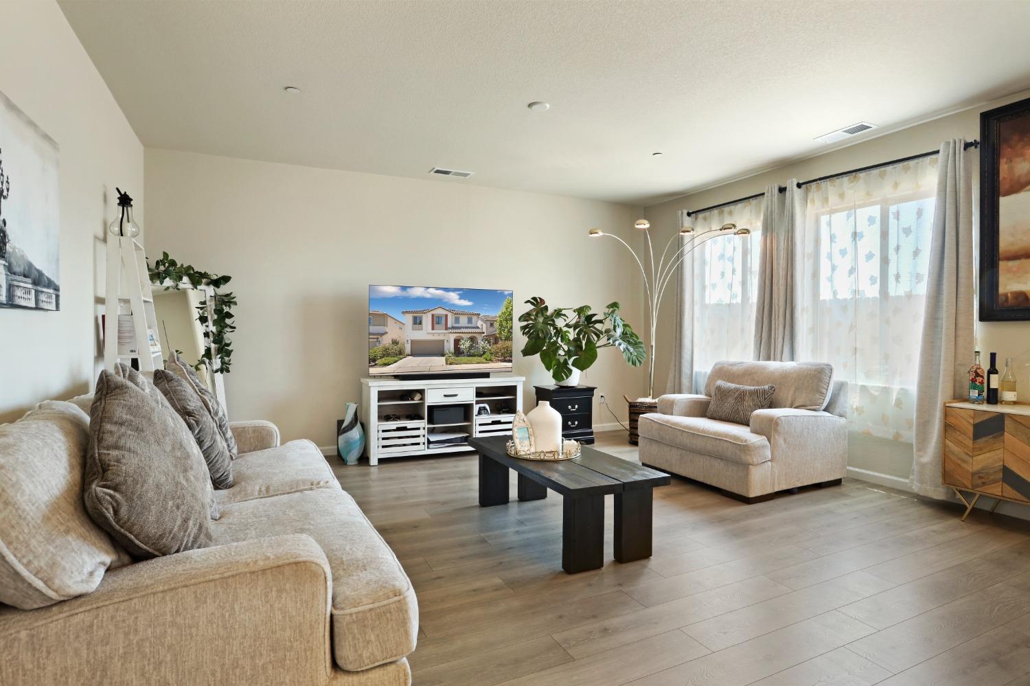 Detail Gallery Image 14 of 39 For 2613 Hawaiian Petrel, Modesto,  CA 95355 - 4 Beds | 2/1 Baths