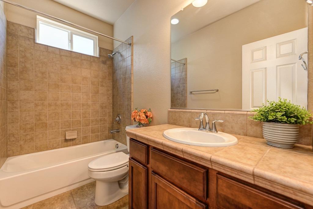 Detail Gallery Image 15 of 44 For 109 Hornby Ct, Roseville,  CA 95747 - 3 Beds | 2 Baths