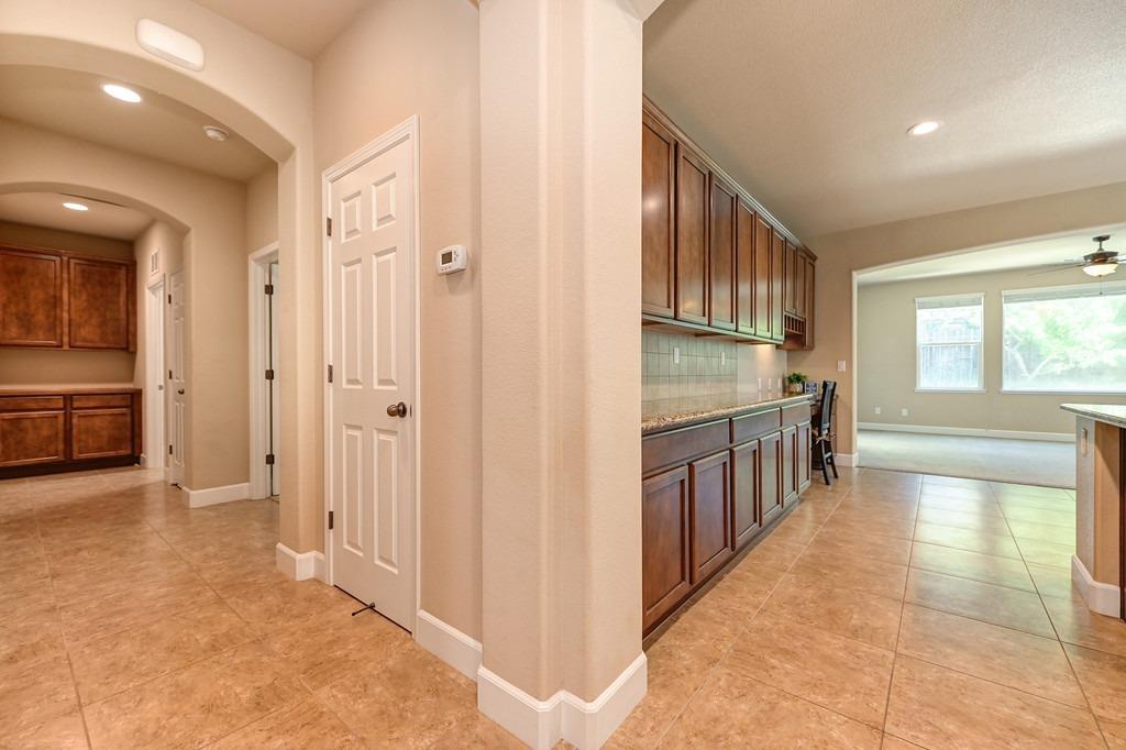 Detail Gallery Image 18 of 44 For 109 Hornby Ct, Roseville,  CA 95747 - 3 Beds | 2 Baths