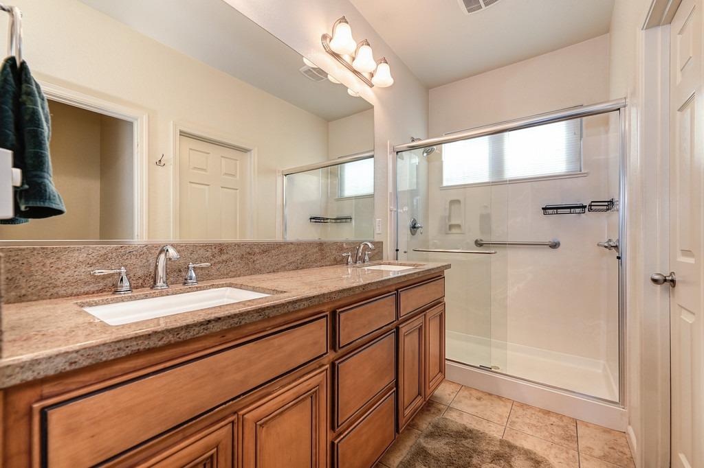 Detail Gallery Image 18 of 22 For 1880 Rezzano Way, Roseville,  CA 95747 - 3 Beds | 2 Baths