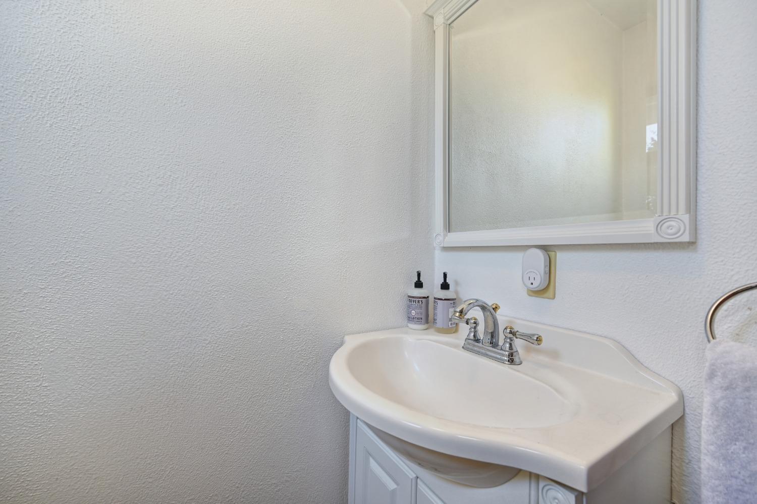 Detail Gallery Image 30 of 35 For 8772 Rubia Dr, Elk Grove,  CA 95624 - 4 Beds | 2/1 Baths