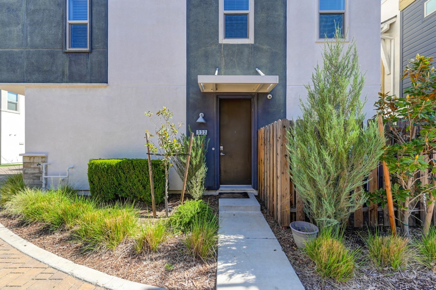 Detail Gallery Image 4 of 33 For 332 1st Ave, Sacramento,  CA 95818 - 2 Beds | 2/1 Baths