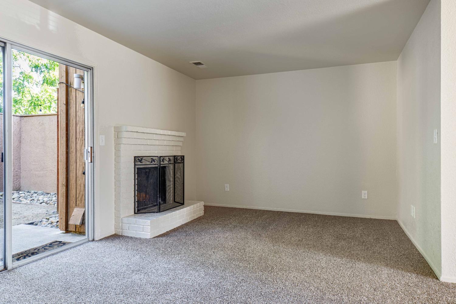 Detail Gallery Image 5 of 27 For 561 Lincoln Ave #F,  Modesto,  CA 95354 - 3 Beds | 2 Baths