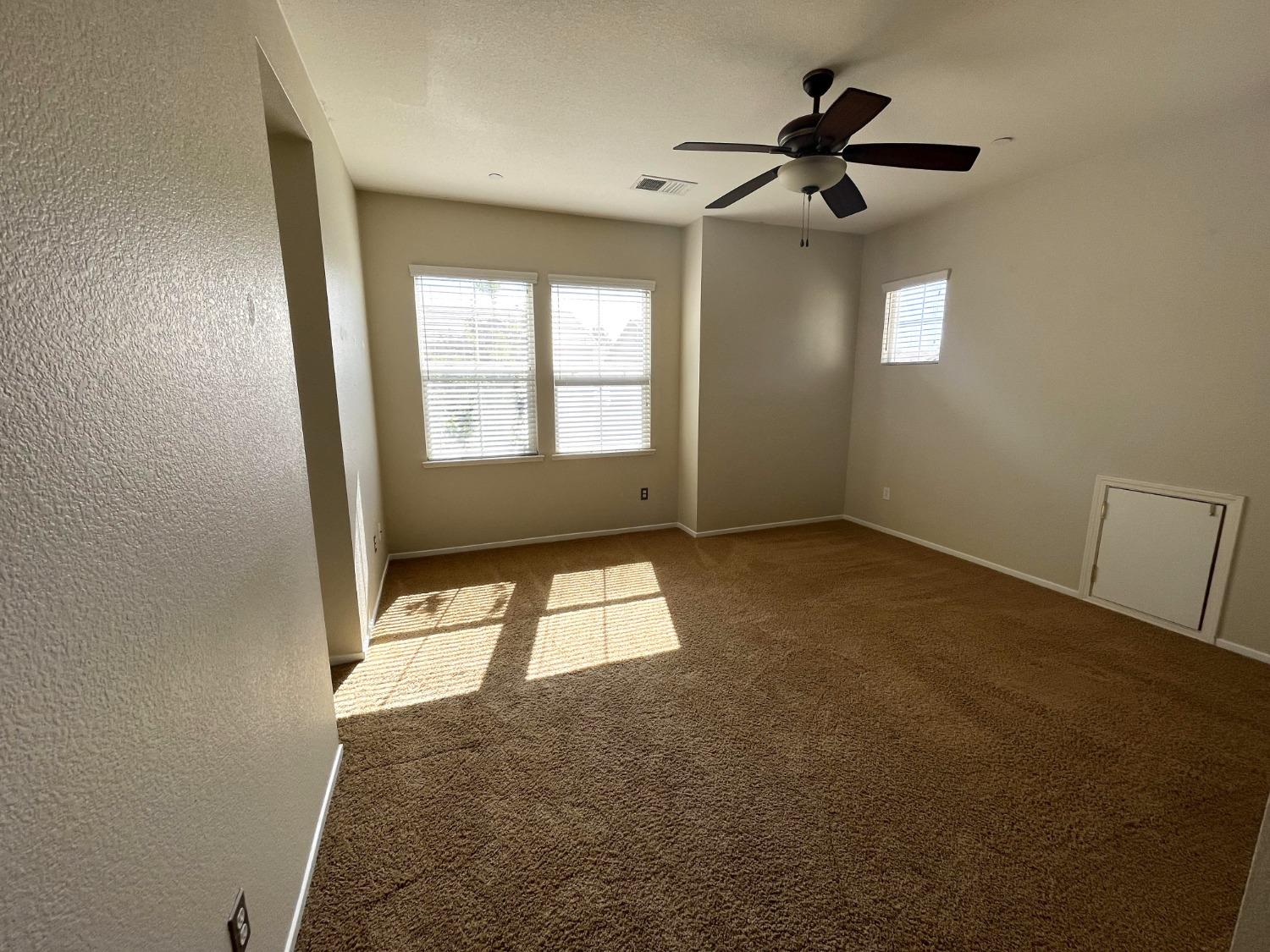 Detail Gallery Image 5 of 11 For 914 Courtyards Loop, Lincoln,  CA 95648 - 3 Beds | 2/1 Baths