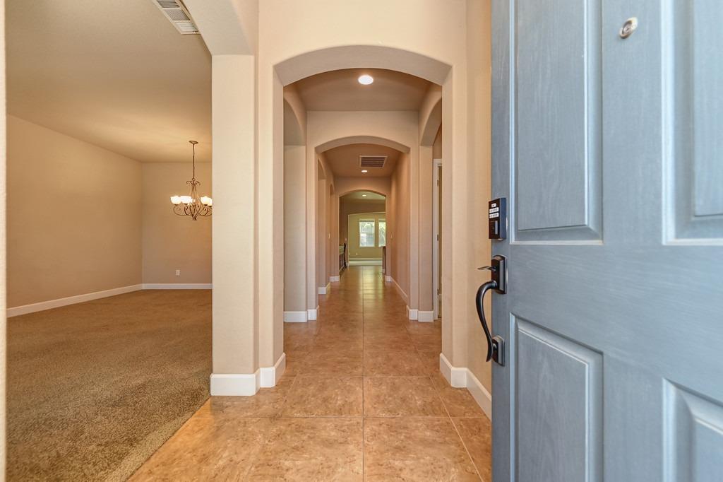 Detail Gallery Image 7 of 44 For 109 Hornby Ct, Roseville,  CA 95747 - 3 Beds | 2 Baths