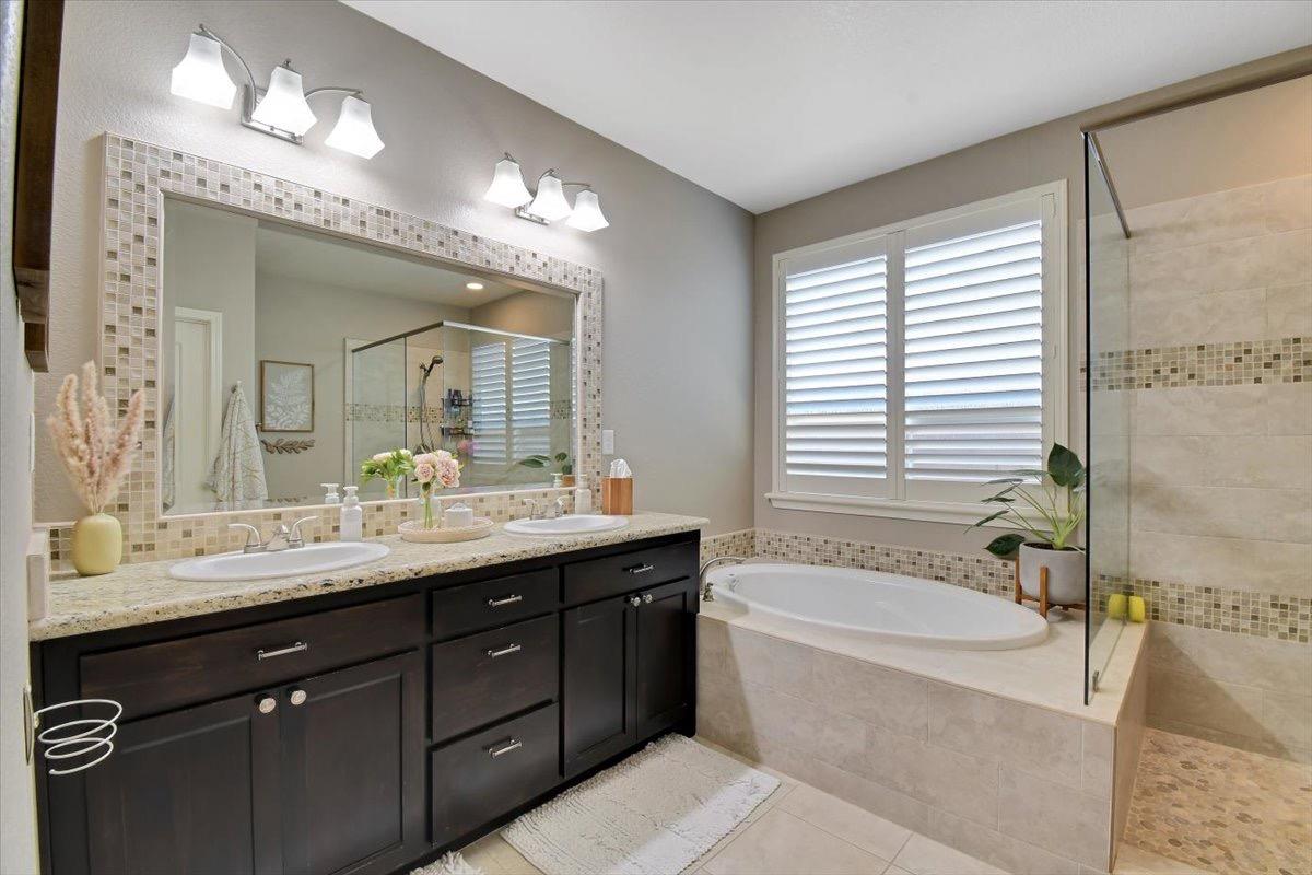 Detail Gallery Image 14 of 45 For 2199 Newcastle Dr, Yuba City,  CA 95991 - 3 Beds | 2/1 Baths