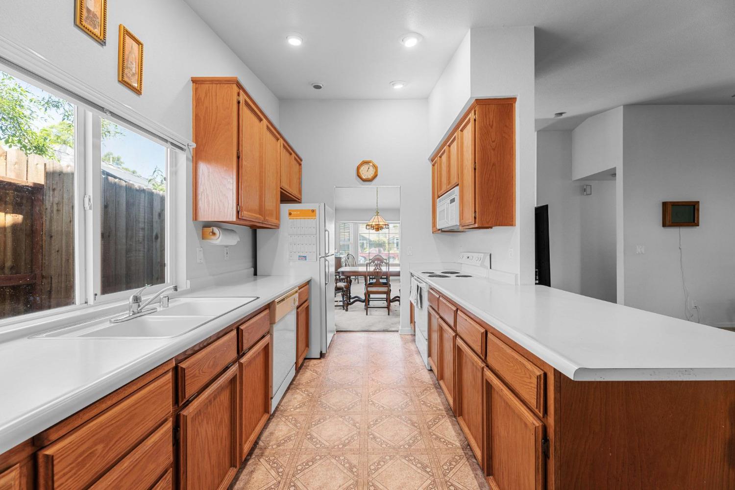 Detail Gallery Image 21 of 37 For 326 Reeves Ct, Lincoln,  CA 95648 - 4 Beds | 2 Baths