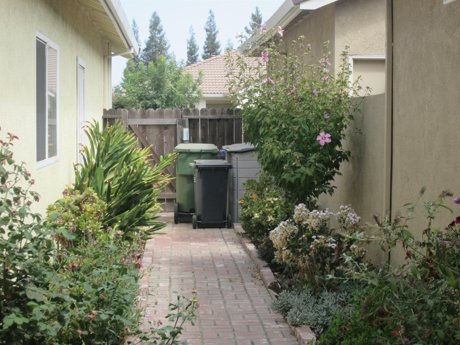 Detail Gallery Image 7 of 28 For 3381 Spring Garden Dr, Turlock,  CA 95382 - 2 Beds | 2 Baths