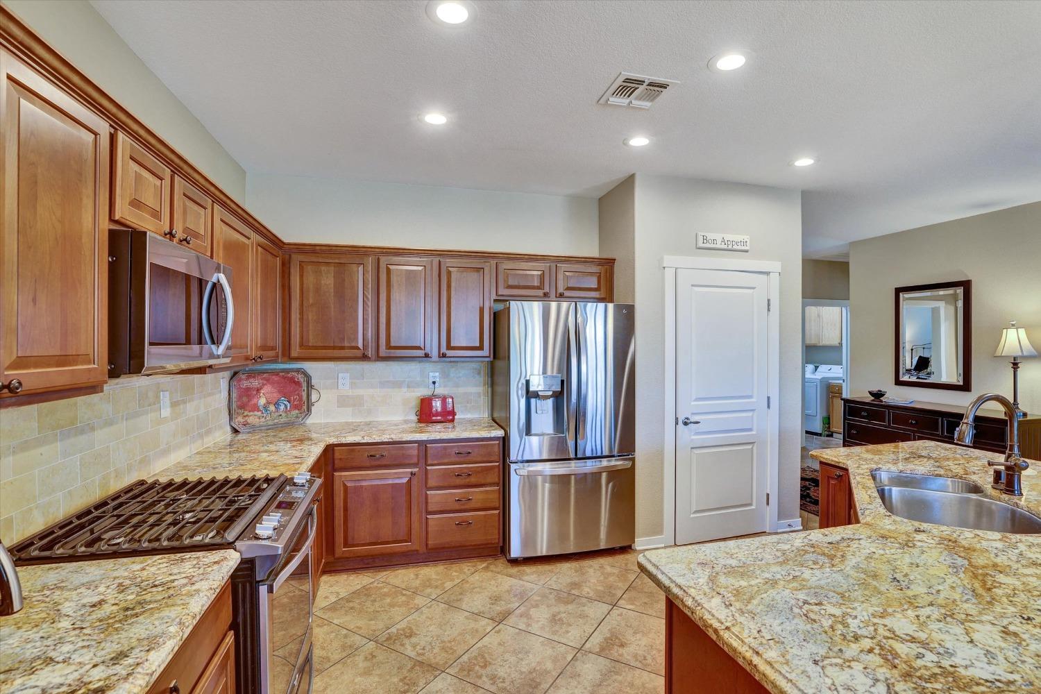 Detail Gallery Image 6 of 21 For 1168 Segolily Ln, Lincoln,  CA 95648 - 2 Beds | 2 Baths