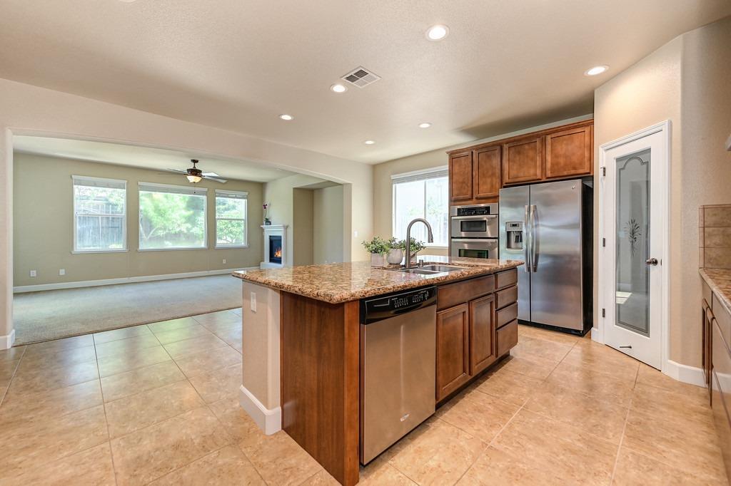 Detail Gallery Image 28 of 44 For 109 Hornby Ct, Roseville,  CA 95747 - 3 Beds | 2 Baths