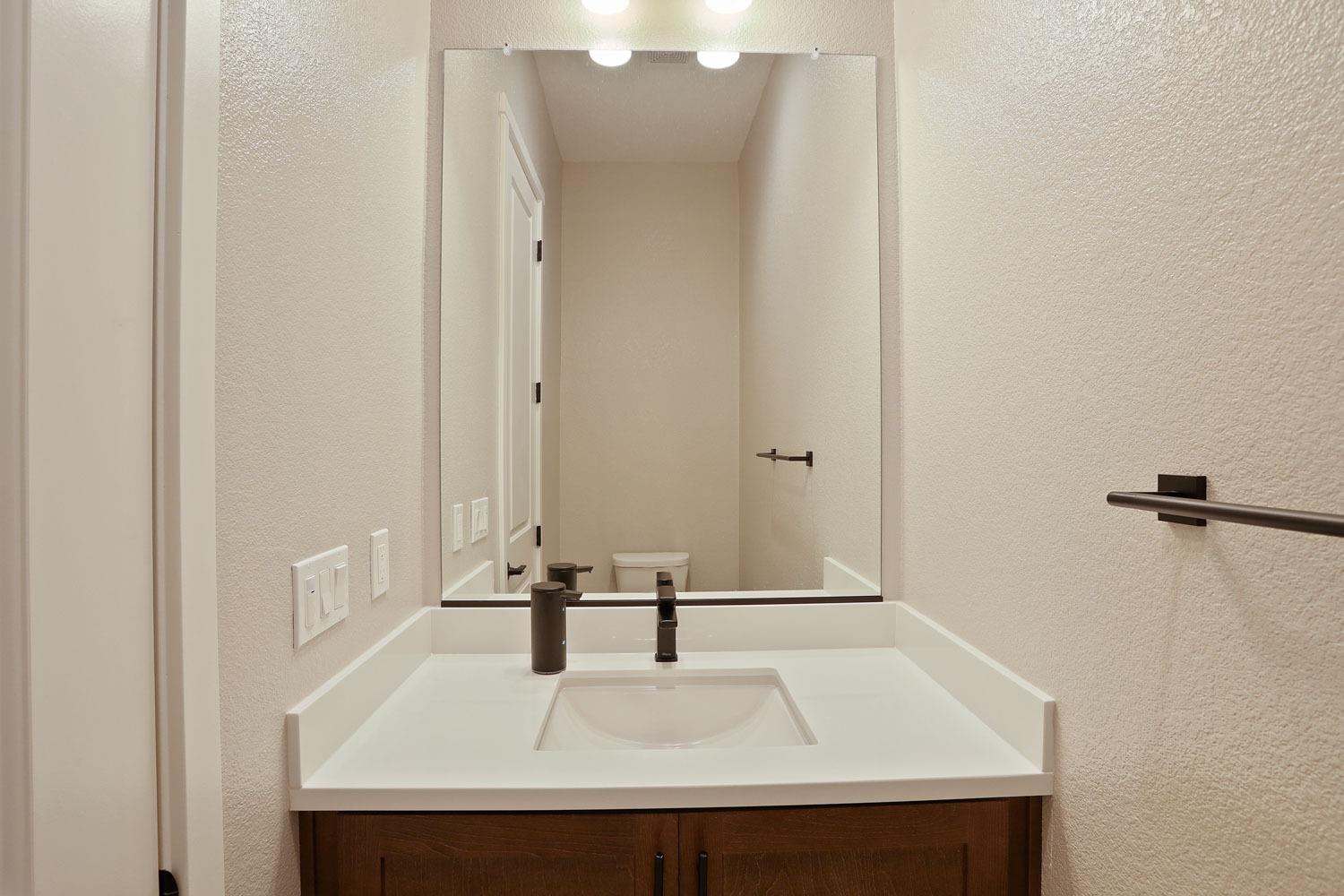 Detail Gallery Image 20 of 65 For 3224 Mulholland Dr, Lathrop,  CA 95330 - 3 Beds | 2/1 Baths