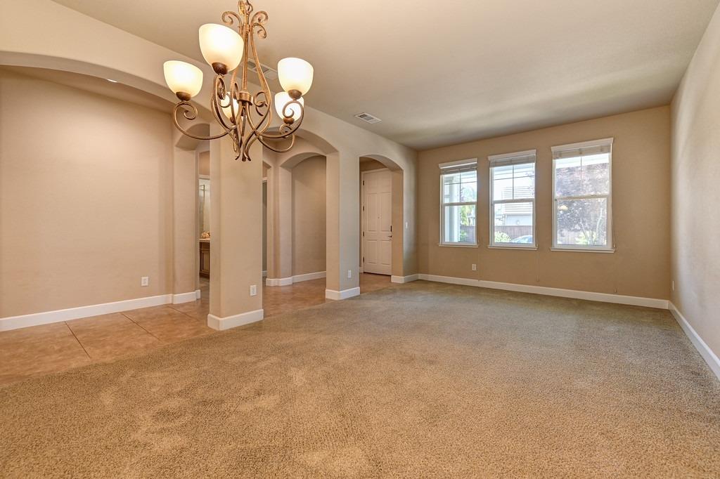 Detail Gallery Image 10 of 44 For 109 Hornby Ct, Roseville,  CA 95747 - 3 Beds | 2 Baths