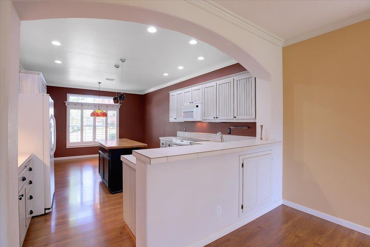 Detail Gallery Image 10 of 43 For 1562 Tres Picos Dr, Yuba City,  CA 95993 - 3 Beds | 2 Baths