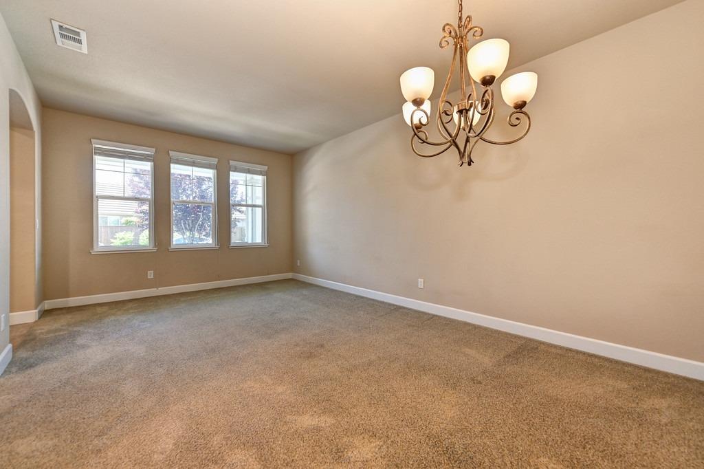 Detail Gallery Image 11 of 44 For 109 Hornby Ct, Roseville,  CA 95747 - 3 Beds | 2 Baths