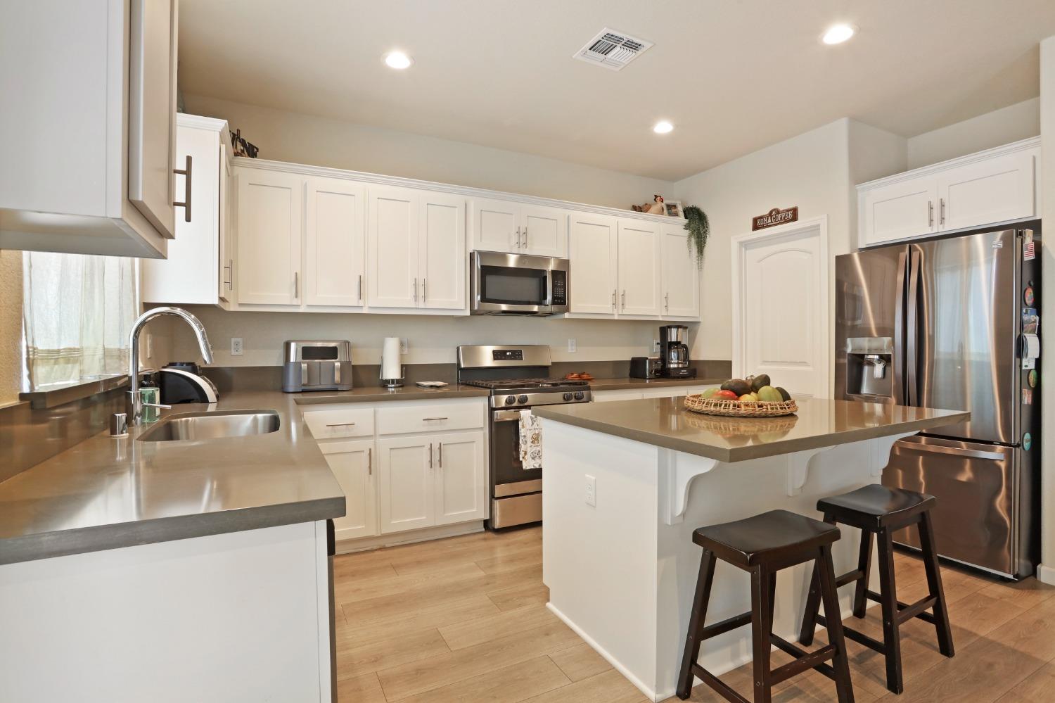 Detail Gallery Image 6 of 39 For 2613 Hawaiian Petrel, Modesto,  CA 95355 - 4 Beds | 2/1 Baths