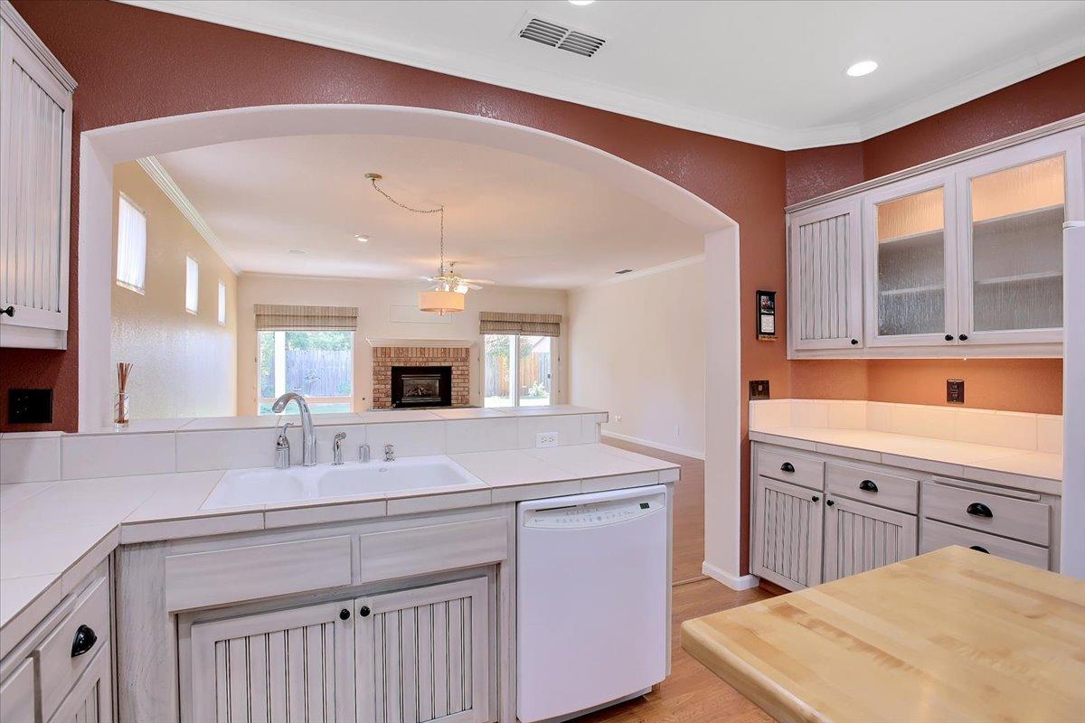 Detail Gallery Image 14 of 43 For 1562 Tres Picos Dr, Yuba City,  CA 95993 - 3 Beds | 2 Baths