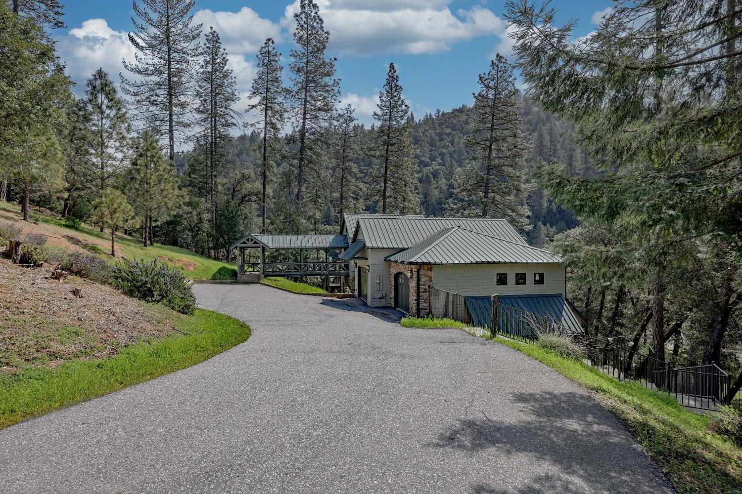 Detail Gallery Image 2 of 85 For 15035 Deerwood Pl, Grass Valley,  CA 95949 - 4 Beds | 4 Baths