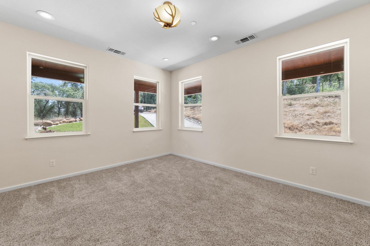 Detail Gallery Image 14 of 77 For 12992 Lone Tree Way, Marysville,  CA 95901 - 3 Beds | 2/1 Baths
