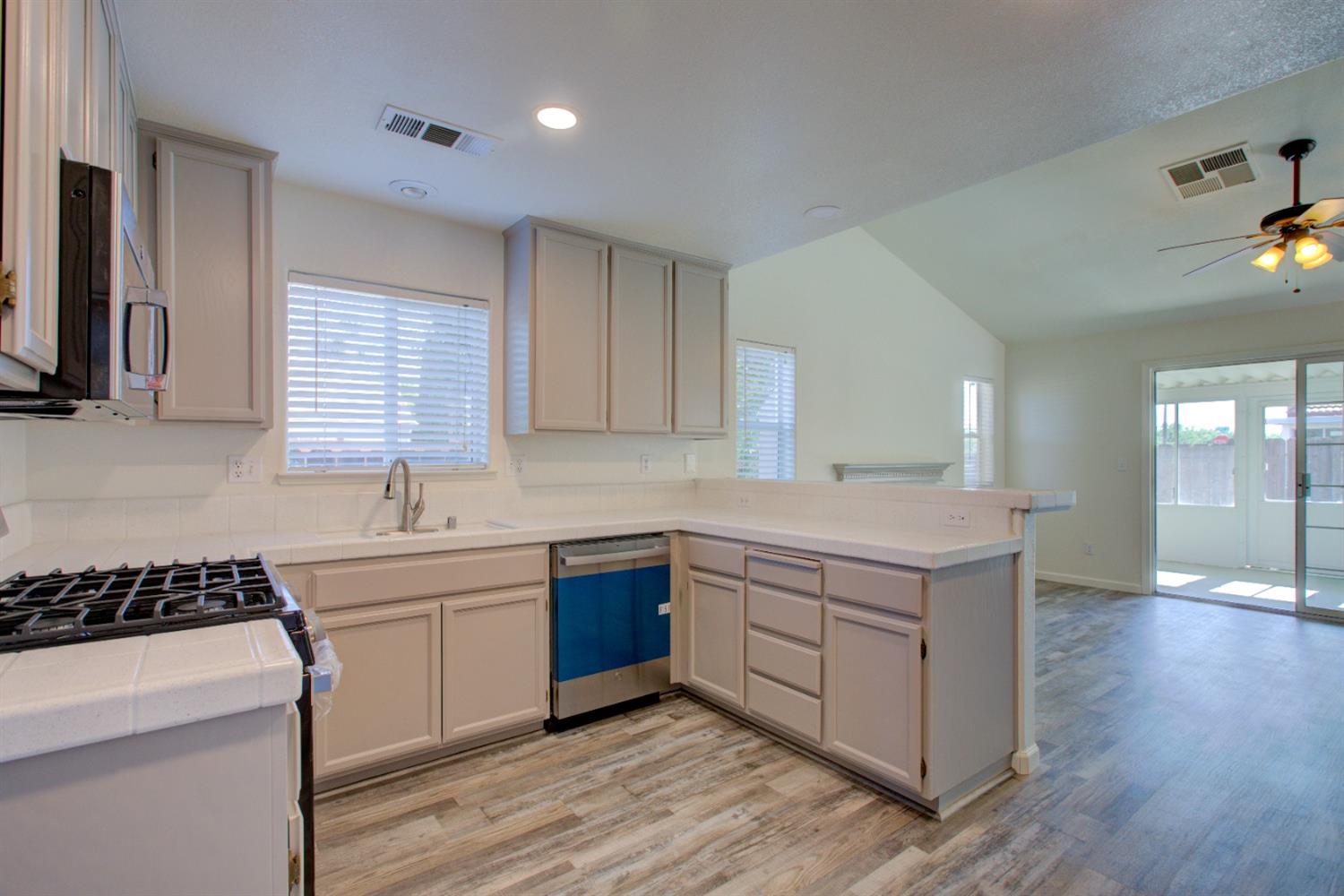 Detail Gallery Image 15 of 59 For 1902 Davis Dr, Los Banos,  CA 93635 - 4 Beds | 2 Baths