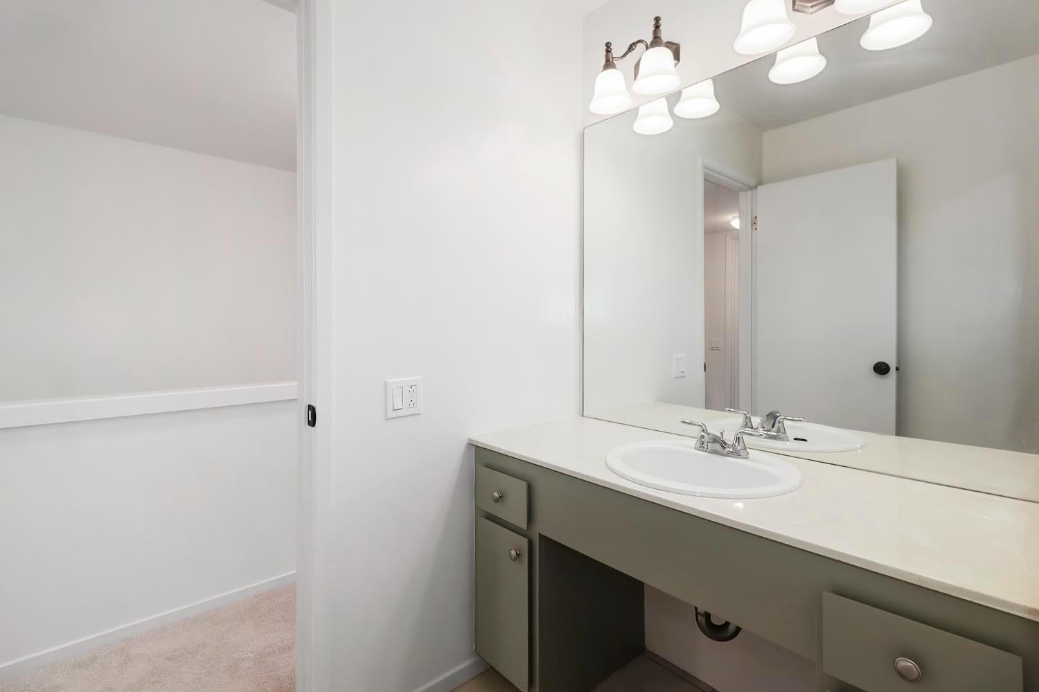 Detail Gallery Image 21 of 34 For 701 Woodside Ln #4,  Sacramento,  CA 95825 - 2 Beds | 1/1 Baths