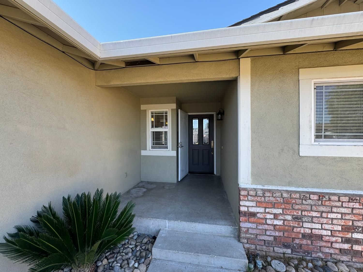 Detail Gallery Image 3 of 40 For 241 Brian Ln, Turlock,  CA 95382 - 3 Beds | 2 Baths