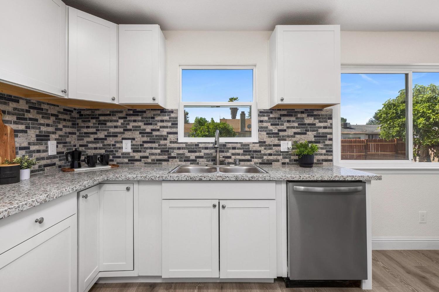 Detail Gallery Image 9 of 37 For 2104 Chester Ct, Stockton,  CA 95209 - 4 Beds | 2/1 Baths