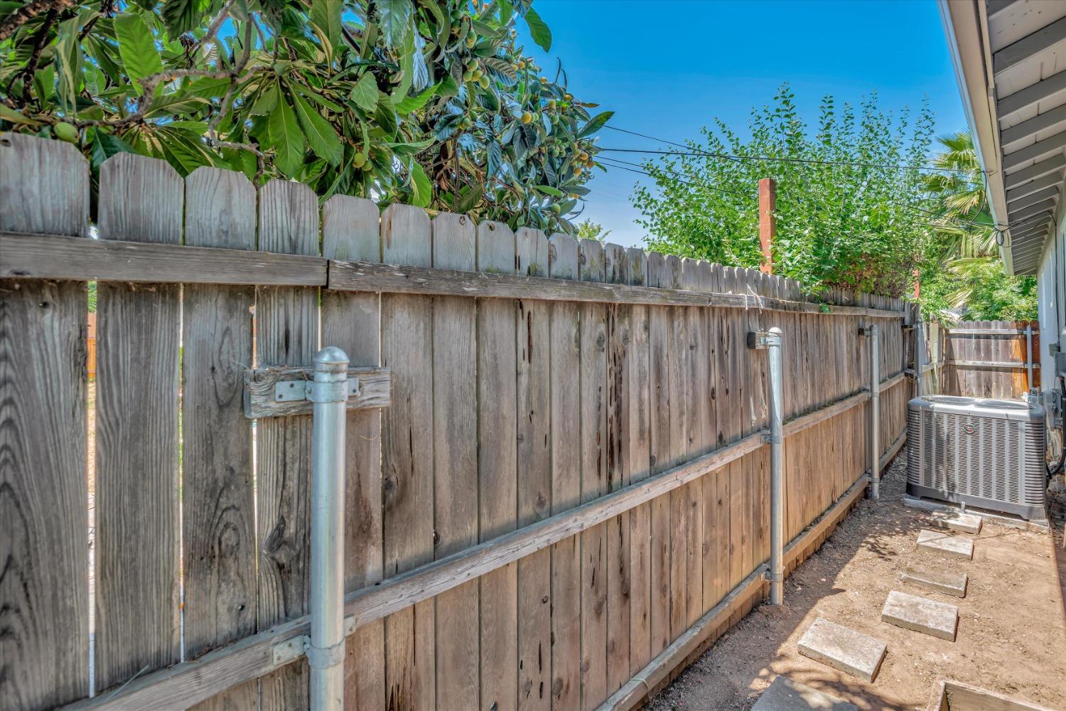 Detail Gallery Image 32 of 34 For 3814 Thornwood Dr, Sacramento,  CA 95821 - 3 Beds | 2 Baths