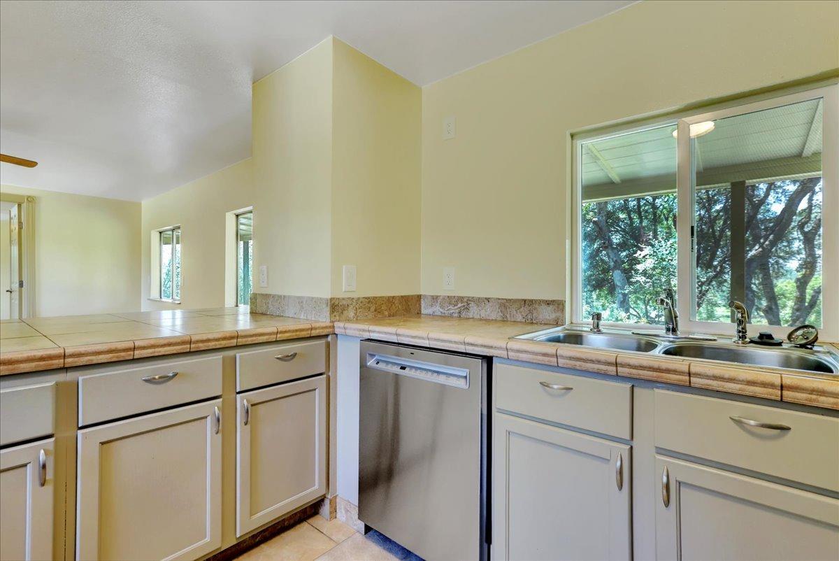 Detail Gallery Image 20 of 91 For 13598 Desperado Dr, Penn Valley,  CA 95946 - 5 Beds | 2/1 Baths