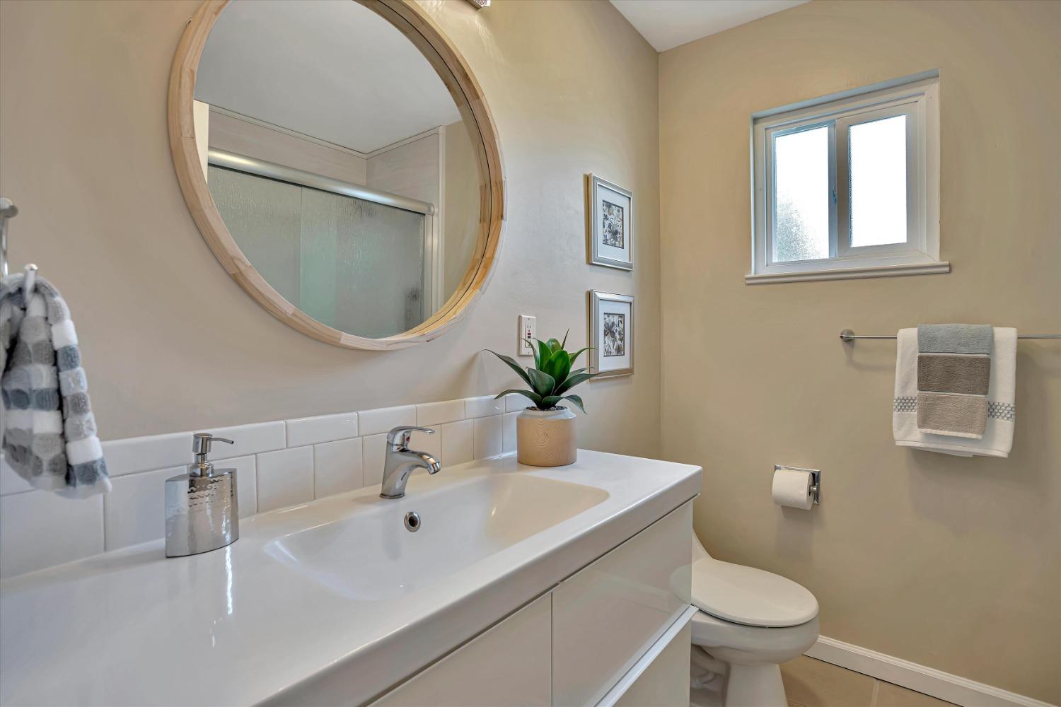 Detail Gallery Image 18 of 34 For 3814 Thornwood Dr, Sacramento,  CA 95821 - 3 Beds | 2 Baths