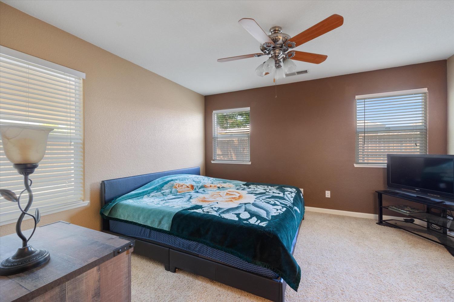 Detail Gallery Image 14 of 27 For 1359 Leighton Grove Dr, Plumas Lake,  CA 95961 - 3 Beds | 2 Baths