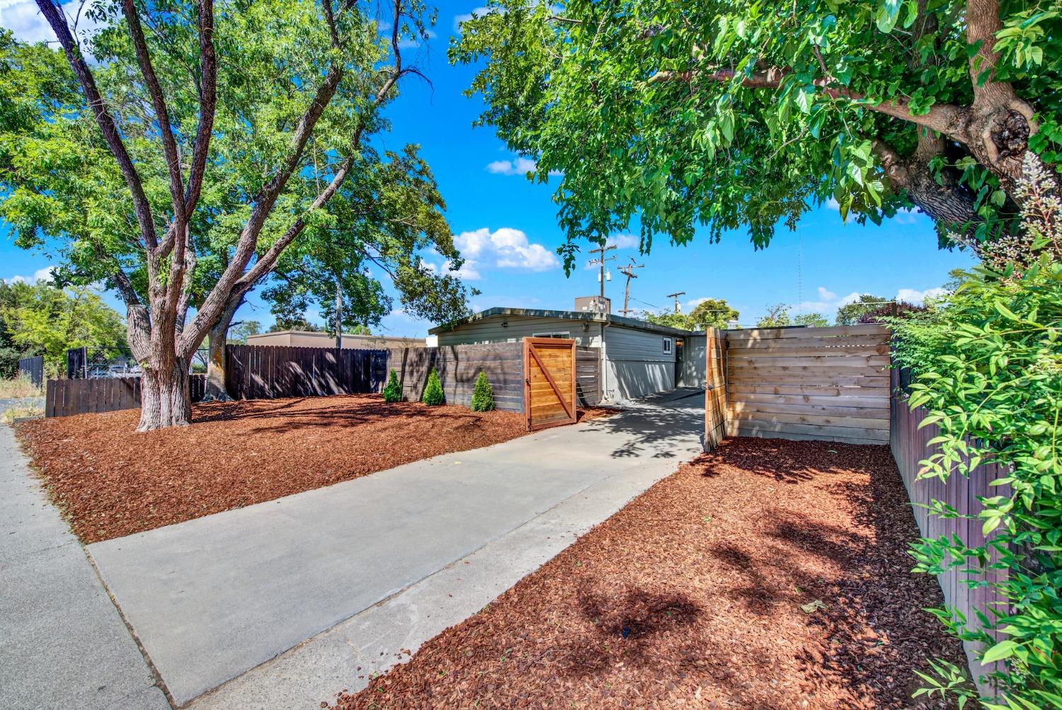 Detail Gallery Image 3 of 73 For 750 M, Davis,  CA 95616 - 3 Beds | 2 Baths