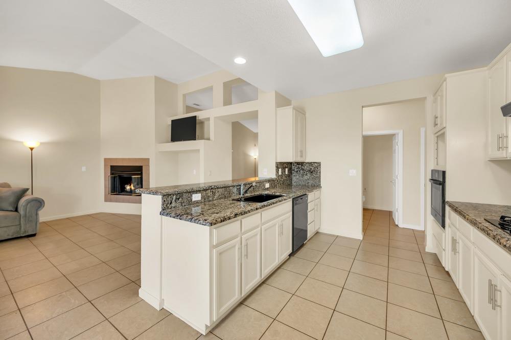 Detail Gallery Image 16 of 49 For 5542 Hazelbrook Ct, Antioch,  CA 94531 - 6 Beds | 3/1 Baths