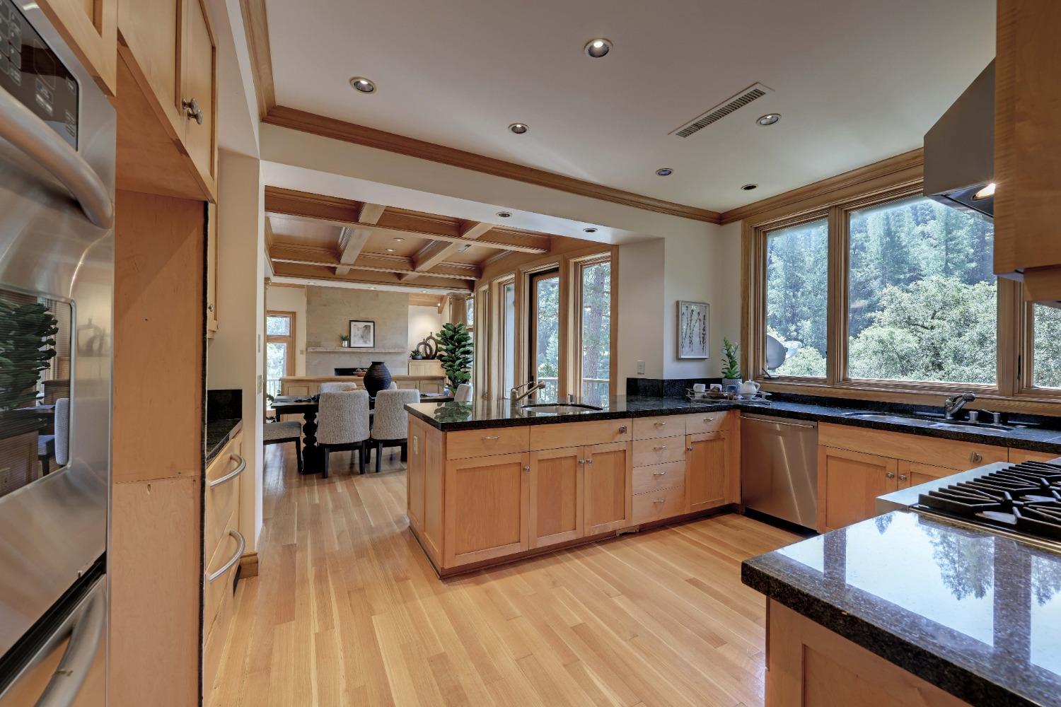 Detail Gallery Image 16 of 85 For 15035 Deerwood Pl, Grass Valley,  CA 95949 - 4 Beds | 4 Baths