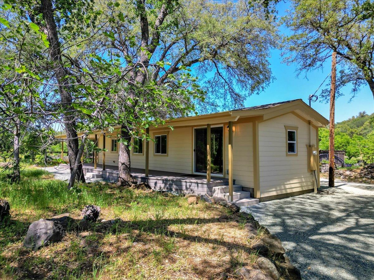 Detail Gallery Image 5 of 91 For 13598 Desperado Dr, Penn Valley,  CA 95946 - 5 Beds | 2/1 Baths