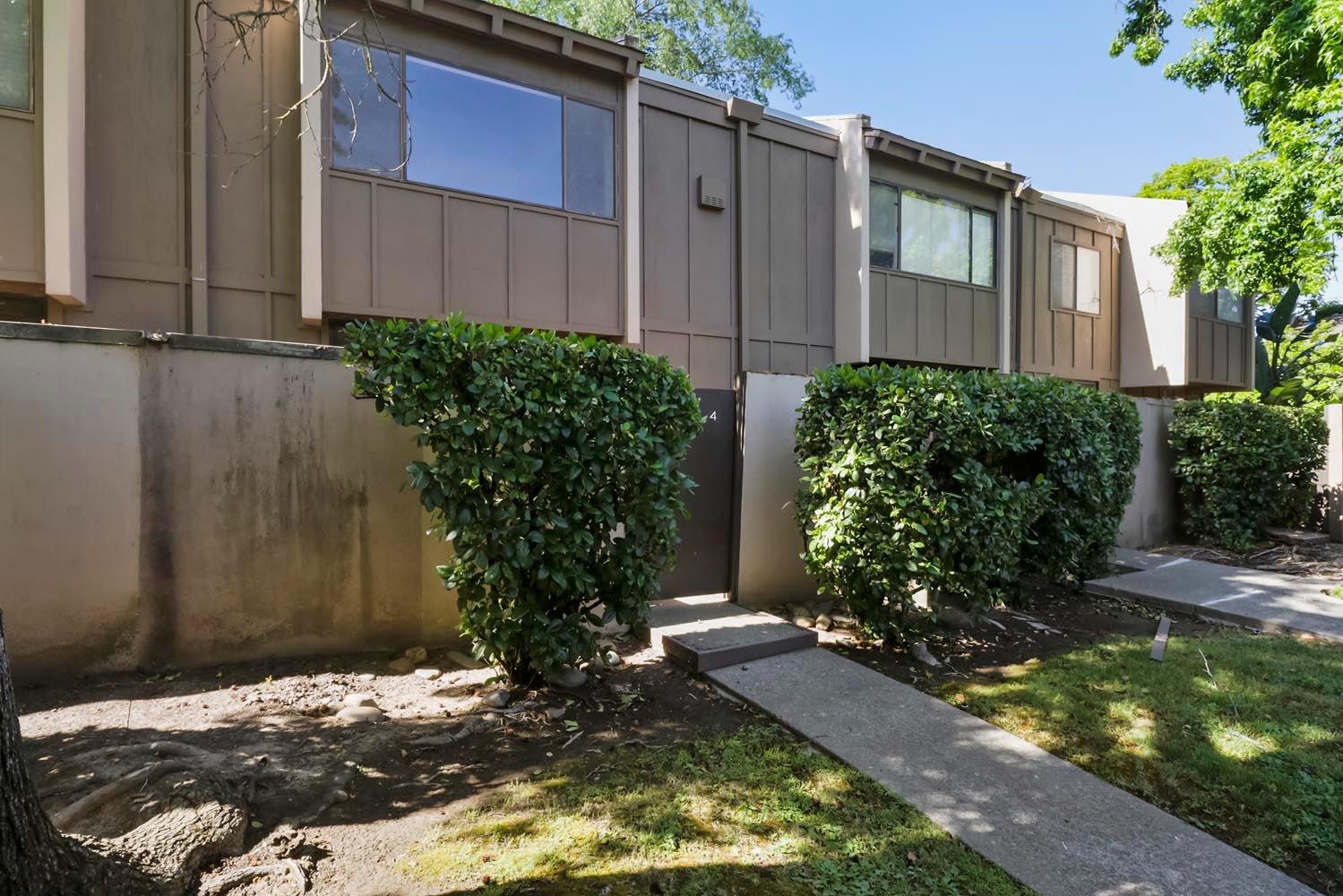 Detail Gallery Image 32 of 34 For 701 Woodside Ln #4,  Sacramento,  CA 95825 - 2 Beds | 1/1 Baths