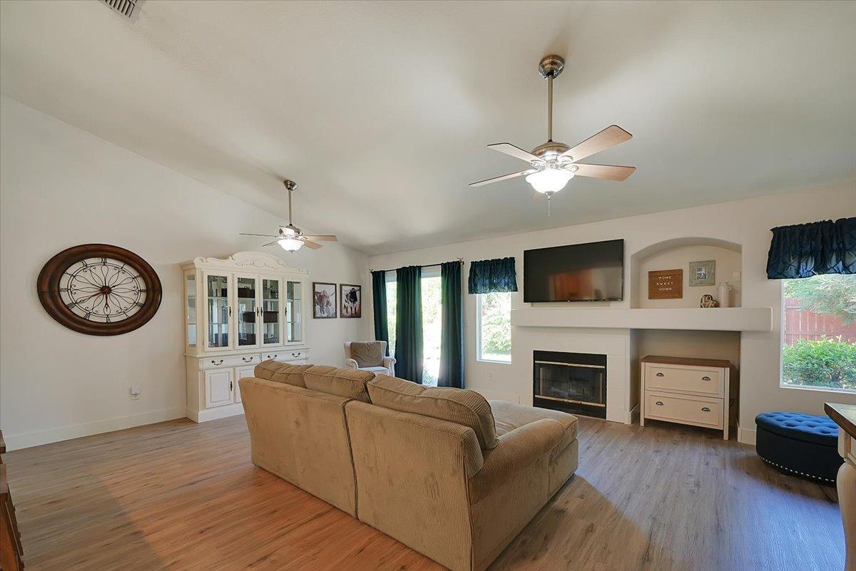 Detail Gallery Image 10 of 38 For 163 Hudson Way, Wheatland,  CA 95692 - 3 Beds | 2 Baths