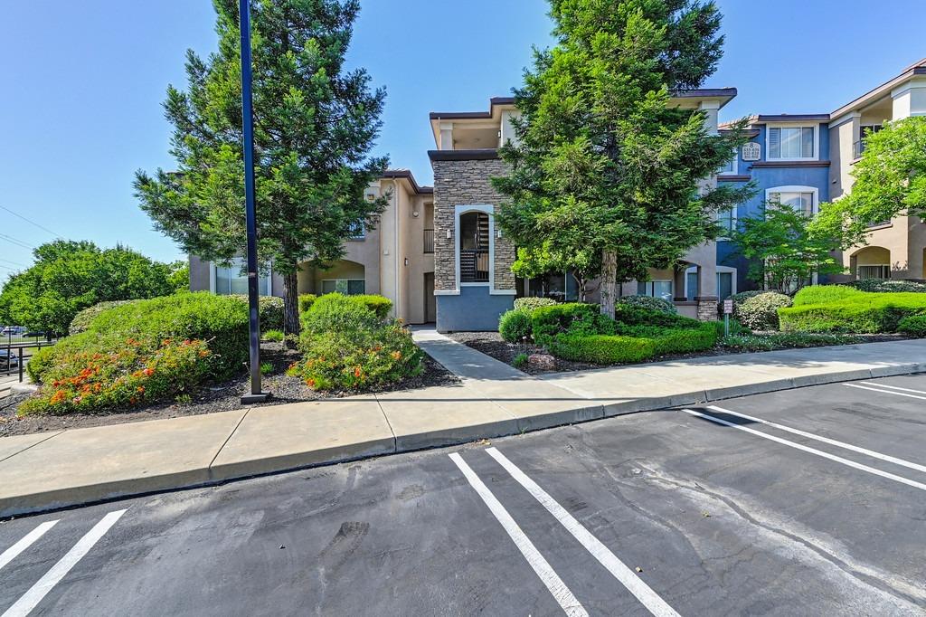 Detail Gallery Image 2 of 45 For 701 Gibson Dr #821,  Roseville,  CA 95678 - 2 Beds | 2 Baths