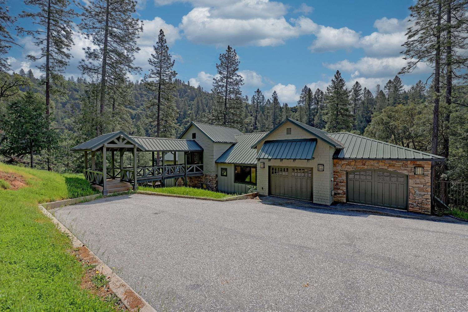 Detail Gallery Image 3 of 85 For 15035 Deerwood Pl, Grass Valley,  CA 95949 - 4 Beds | 4 Baths