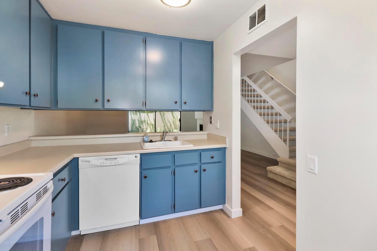 Detail Gallery Image 12 of 34 For 701 Woodside Ln #4,  Sacramento,  CA 95825 - 2 Beds | 1/1 Baths