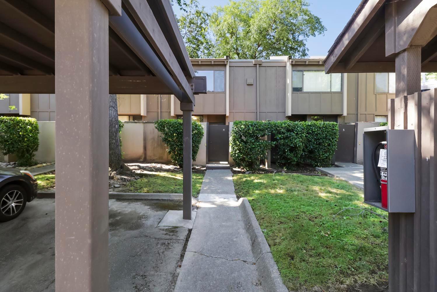 Detail Gallery Image 31 of 34 For 701 Woodside Ln #4,  Sacramento,  CA 95825 - 2 Beds | 1/1 Baths