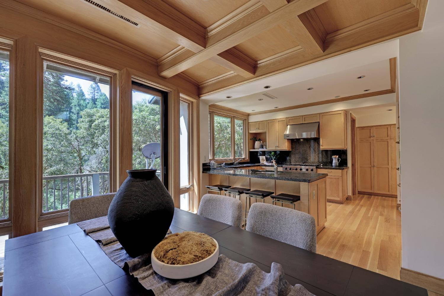 Detail Gallery Image 14 of 85 For 15035 Deerwood Pl, Grass Valley,  CA 95949 - 4 Beds | 4 Baths