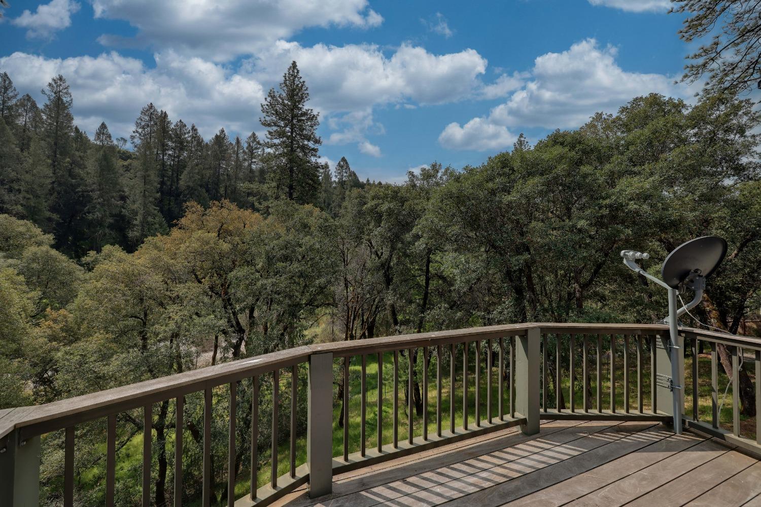 Detail Gallery Image 12 of 85 For 15035 Deerwood Pl, Grass Valley,  CA 95949 - 4 Beds | 4 Baths