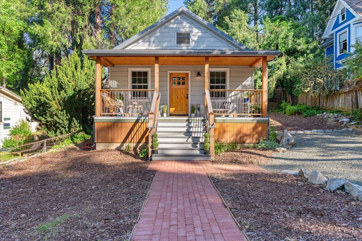 Detail Gallery Image 1 of 35 For 403 S Pine, Nevada City,  CA 95959 - 2 Beds | 1 Baths