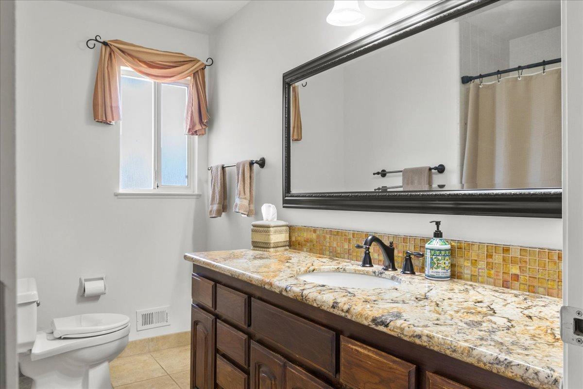 Detail Gallery Image 11 of 28 For 4401 Stoney Way, Carmichael,  CA 95608 - 3 Beds | 2 Baths